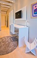 Laura Lux Suites