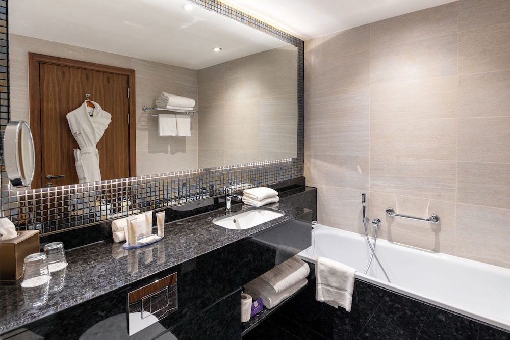 Crowne Plaza London Heathrow T4 by IHG