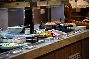Crowne Plaza London Heathrow T4 by IHG