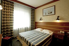 Aurora Hotel