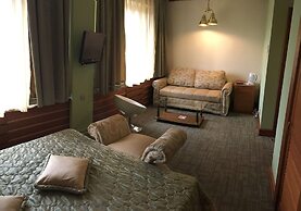 Aurora Hotel