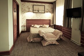 Aurora Hotel