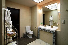 Aurora Hotel