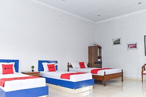 RedDoorz Plus near Hartono Mall