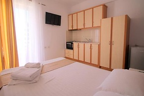 AR Apartments by Saranda Hotel