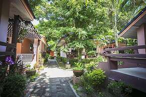 Phalaburi Resort by dreamhouse
