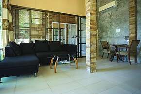 Phalaburi Resort by dreamhouse