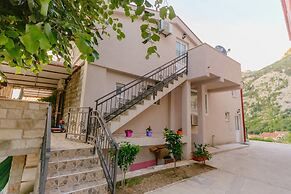 Paradise Bay Apartments