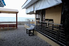 Luzmin BH - Beachfront Cottages