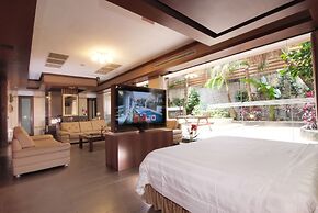 Q Motel