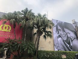 Q Motel