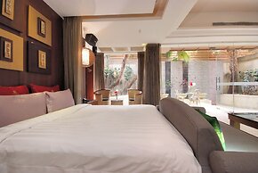 Q Motel