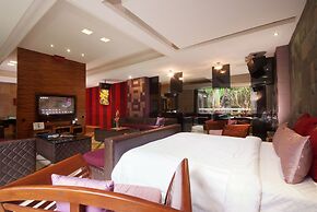 Q Motel