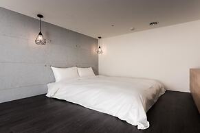 Hotel Half