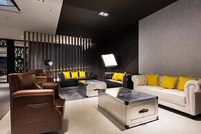 Hotel Half