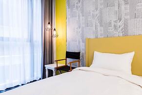 Hotel Half