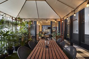 noir B&B