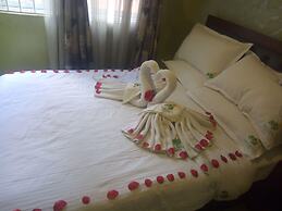 Ash White Hotel
