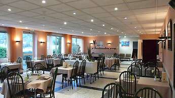 Hôtel Restaurant Les Chènes