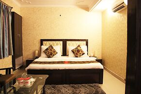 OYO 2407 Hotel Gera's M1