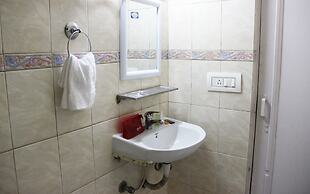 OYO 2407 Hotel Gera's M1