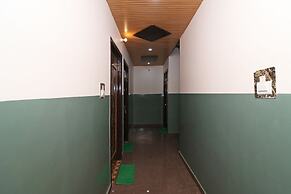 OYO 2407 Hotel Gera's M1