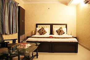 OYO 2407 Hotel Gera's M1