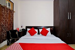 OYO 466 Hotel Lotus B&B