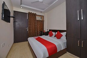 OYO 466 Hotel Lotus B&B