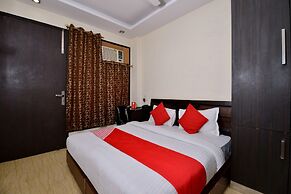 OYO 466 Hotel Lotus B&B