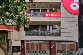 OYO 466 Hotel Lotus B&B