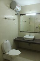 OYO 9364 Home Modern 2 BHK Pool View Candolim