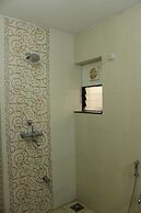 OYO 9364 Home Modern 2 BHK Pool View Candolim