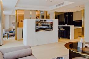 Howard Johnson Life Geckor Zhu