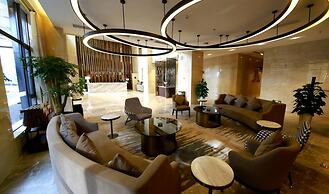 Howard Johnson Life Geckor Zhu