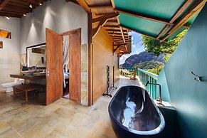 Karuna El Nido Villas