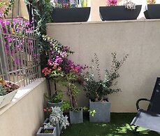 Apt Terrace & Garden - Bauhaus