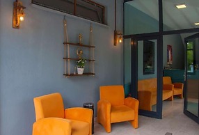 Room Room Motel