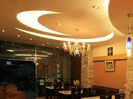 Ri Yue Hu Pan Hotel