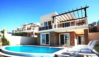 Royal Heights Adabuku 3 Bedrooms Villa