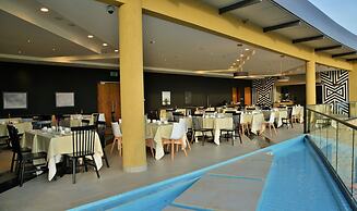 Mantis EPIC Hotel & Suites
