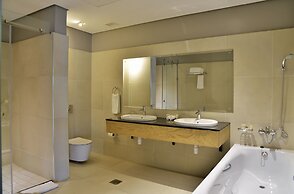 Mantis EPIC Hotel & Suites