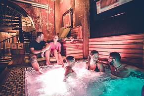 The Clock Hostel And Suites