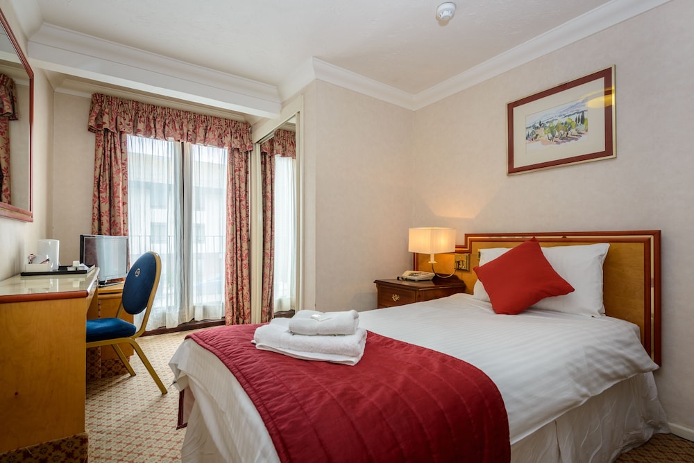 Russell Hotel