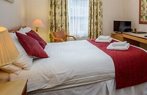 Russell Hotel