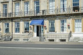 Russell Hotel
