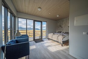Dis Cottages