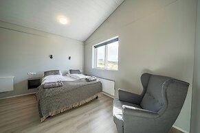Dis Cottages