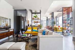 Leading Men Hotel