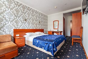 Kiparis Hotel